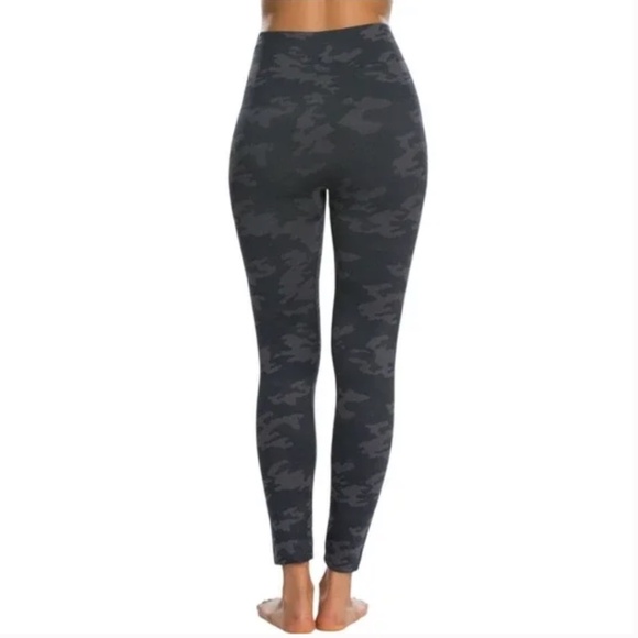 SPANX Black Camo Look At Me Now Seamless Leggings L - Picture 4 of 7